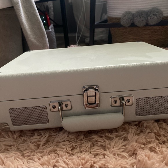 Crosley Cruiser Deluxe Vintage Bluetooth Suitcase Vinyl Record Player - Picture 4 of 5